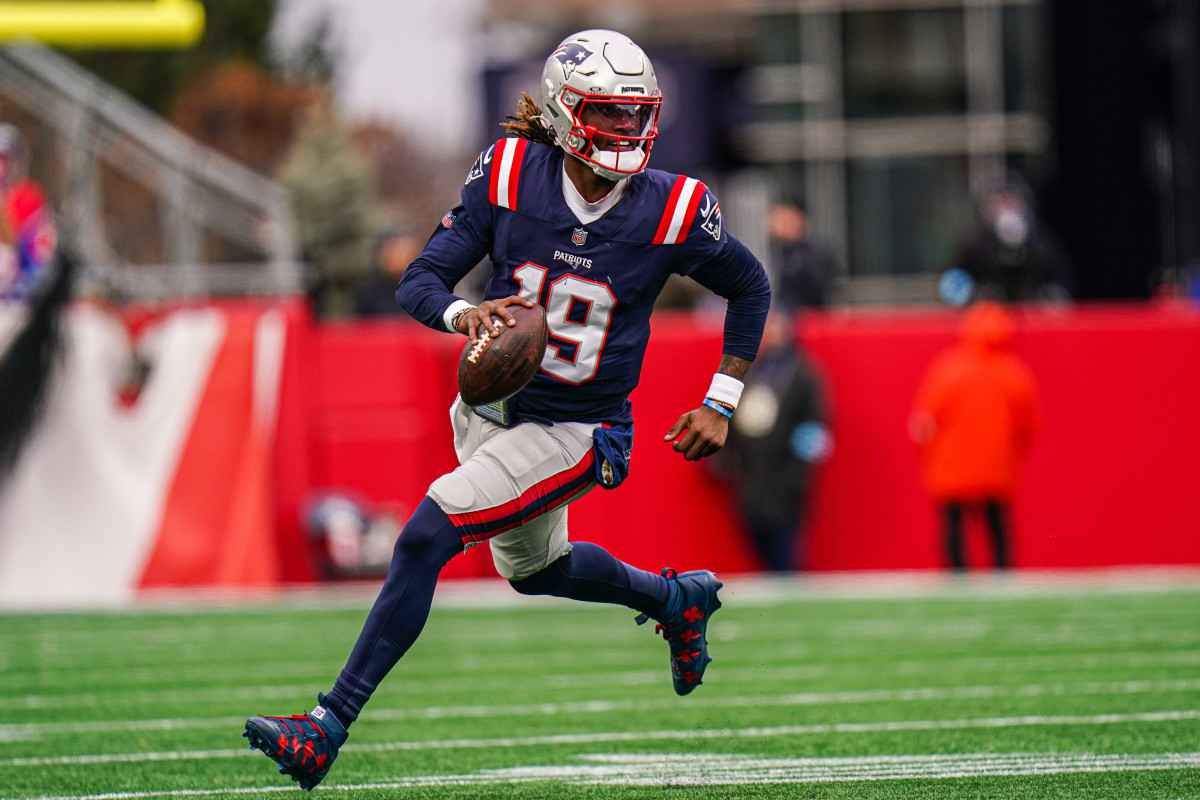 Latest on Patriots Trade Prospects For QB Joe Milton III - Athlon Sports