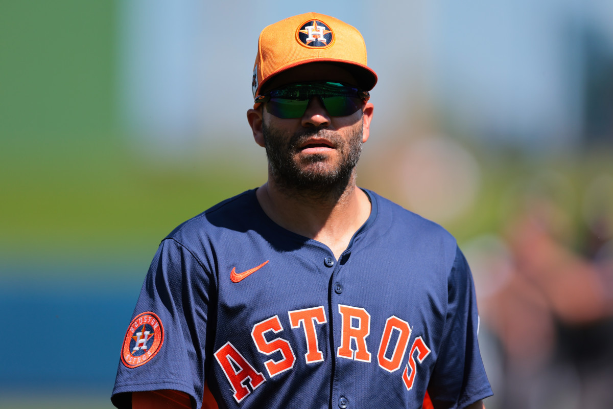 Astros' Jose Altuve Turns Heads With Ugly Spring Training Error - Athlon  Sports