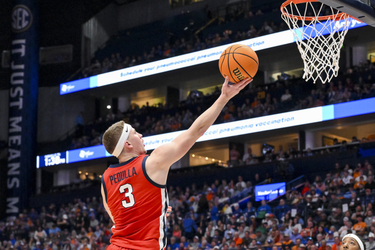 Former Ole Miss guard Sean Pedulla (3).
