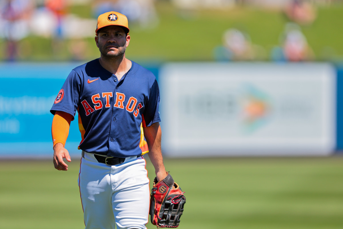 Fans Make Opinion of Jose Altuve Extremely Clear After Brutal Mistake -  Athlon Sports