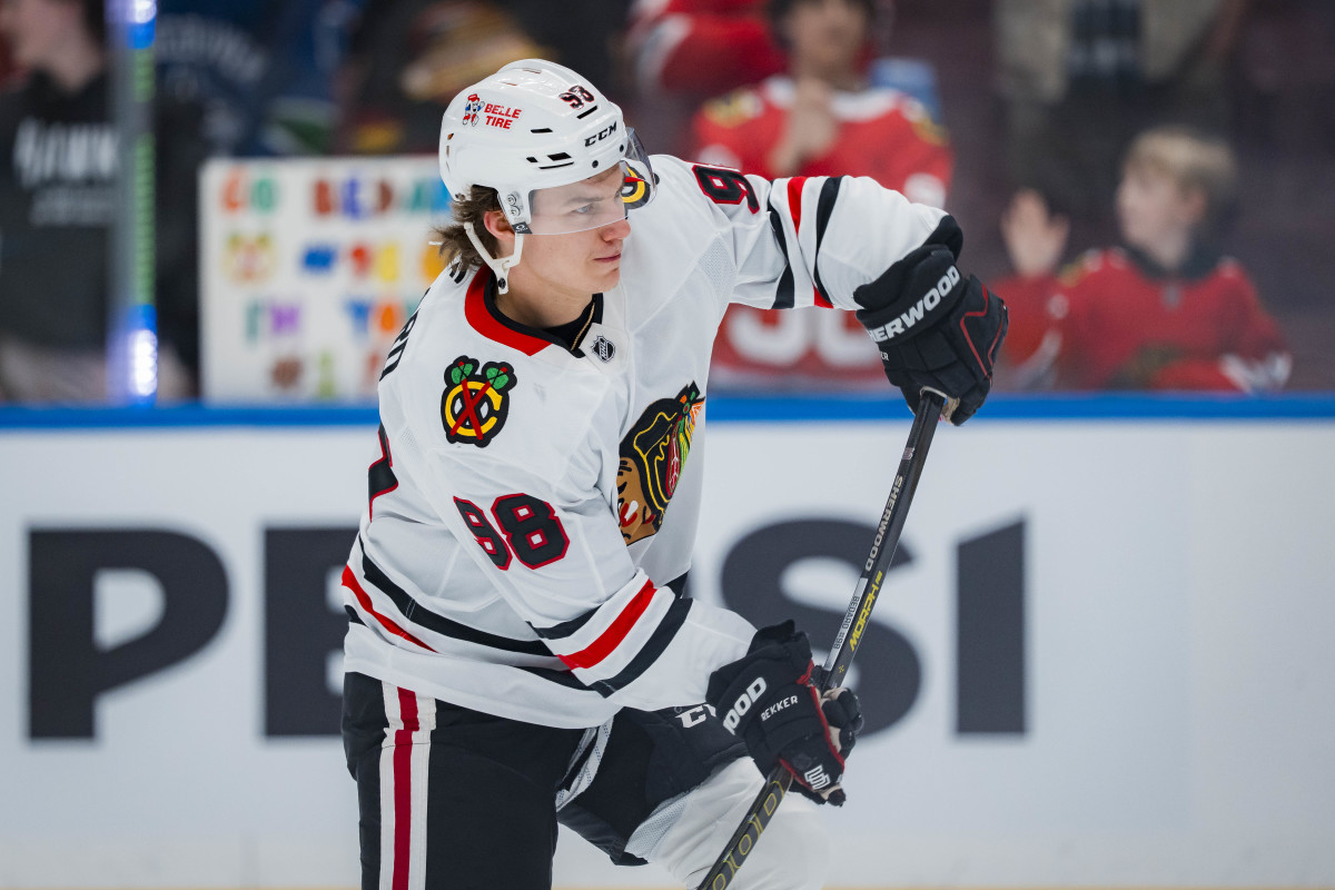 Blackhawks' Connor Bedard Draws Sidney Crosby Comparison Amid Struggles -  Athlon Sports