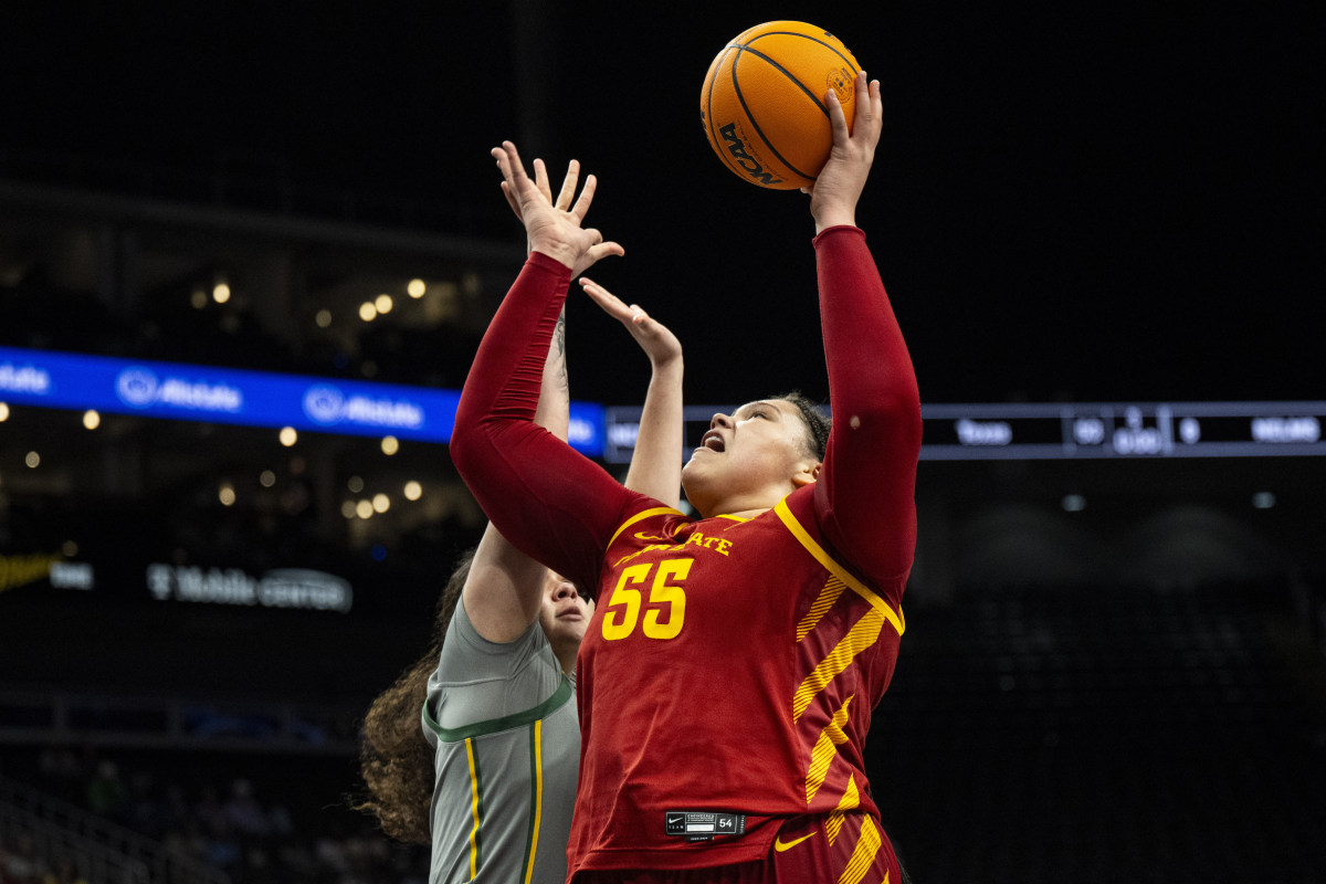 Iowa State's Audi Crooks Brings the House Down With Spin Move vs