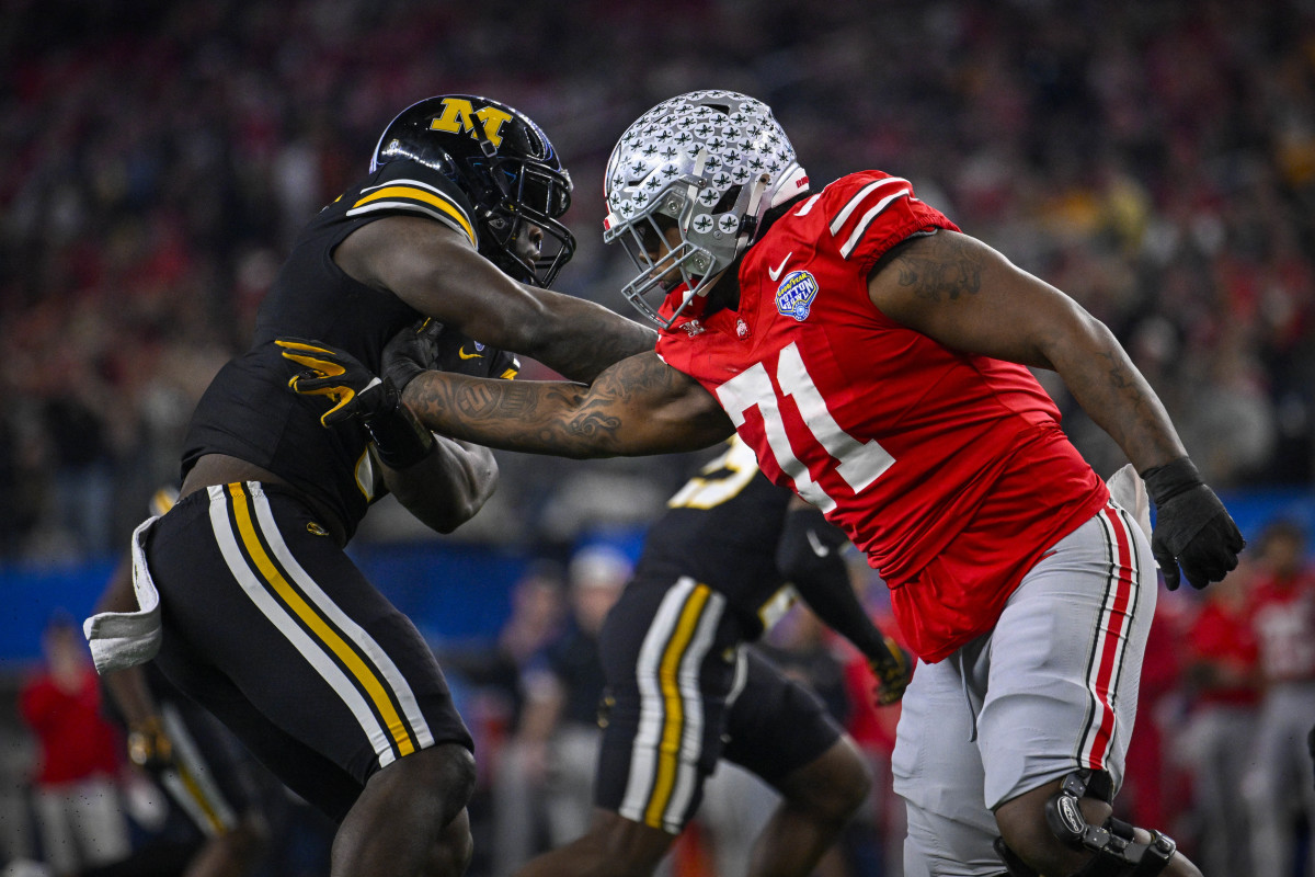 Tiền đạo tấn công của Ohio State Josh Simmons