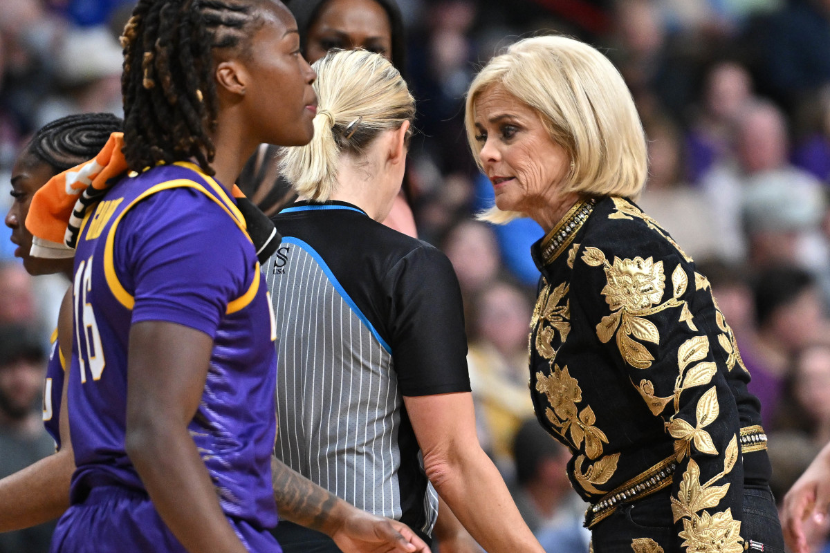 Camera Catches Kim Mulkey's Surprising Behavior Towards LSU Star Flau'Jae  Johnson - Athlon Sports