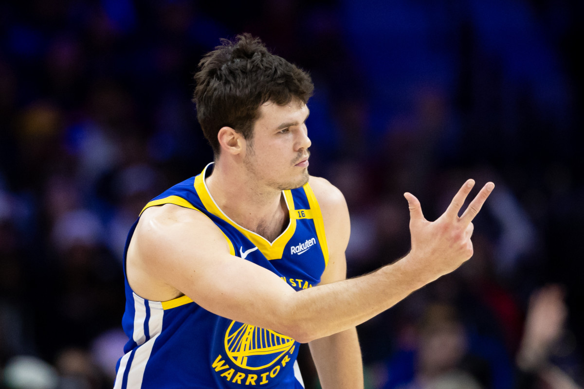 Golden State Warriors center Quinten Post (21) reacts to his three pointer against the Philadelphia 76ers