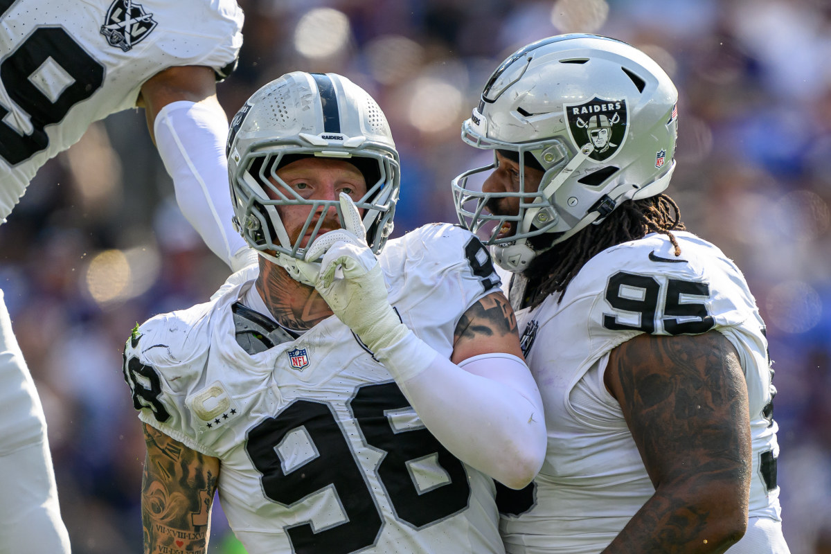 Las Vegas Raiders DE Maxx Crosby (98).