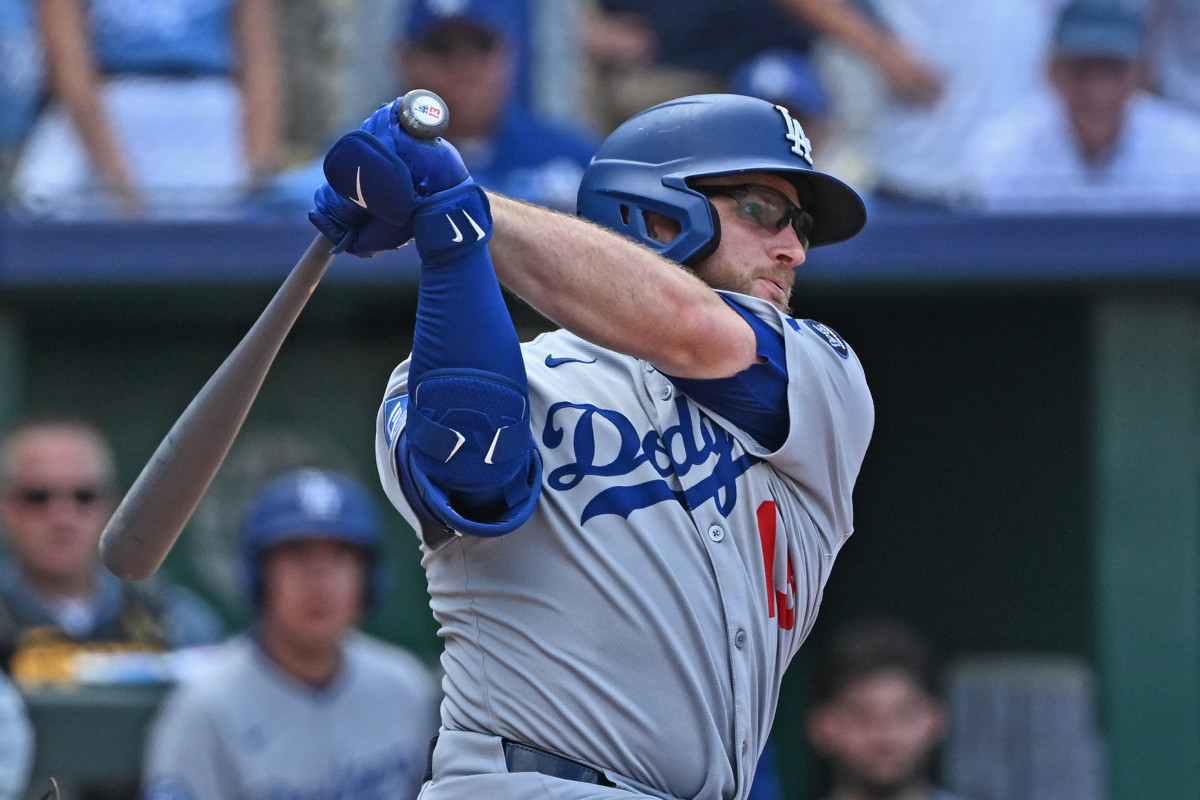 Dodgers' Max Muncy Believes Astros Stole Signs During 18-1 Loss - Athlon Sports