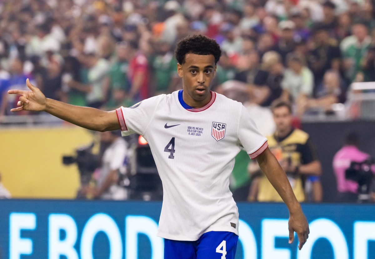 United States midfielder Tyler Adams (4).