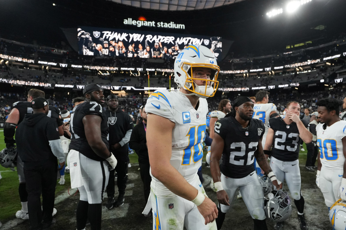 Former Charger Questions Justin Herbert's Leadership Approach - Athlon Sports