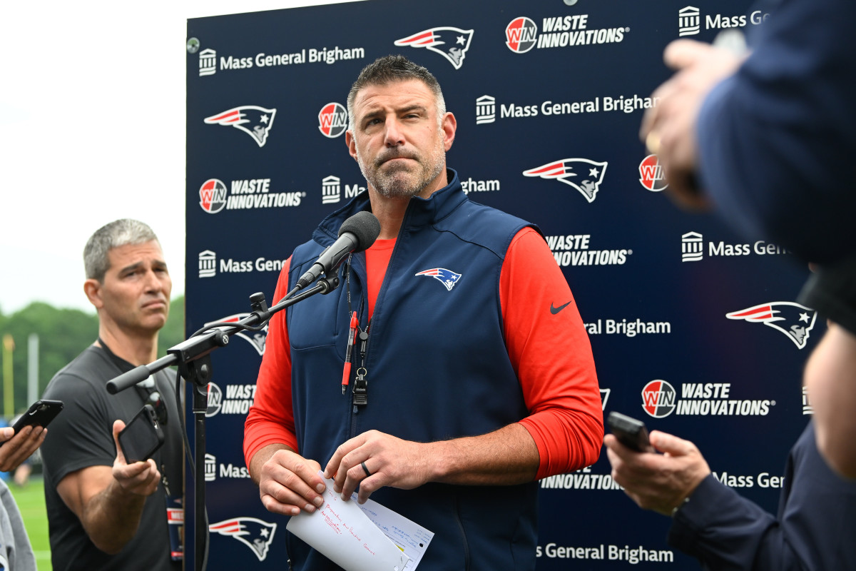 Patriots Trade Idea Lands Disgruntled NFC Star Receiver - Athlon Sports