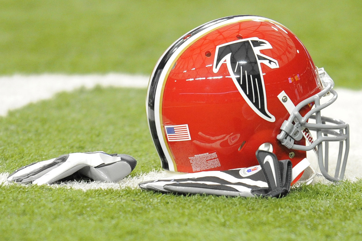 Falcons To Break Out Fan Favorite Helmet For 3 Weeks During The Season - Athlon Sports