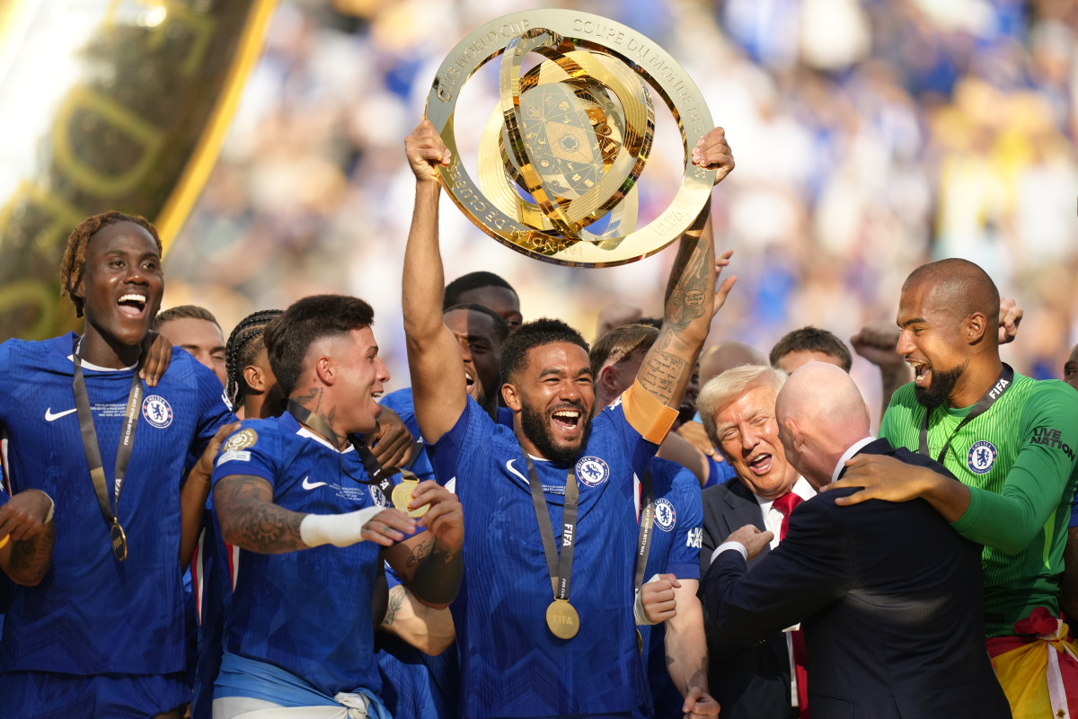 Vừa vô địch, Chelsea vẫn không được FIFA ưu ái 1 Chelsea Legend Urges Club to Add Competition in Key Role Despite Club World  Cup Win - Athlon Sports