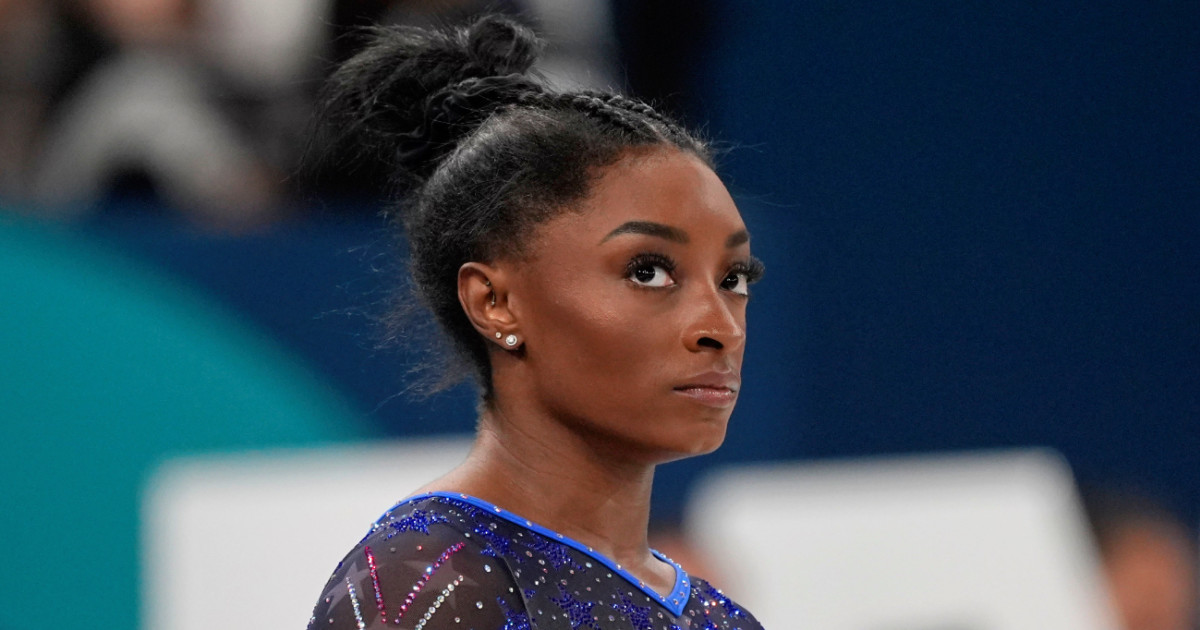 Simone Biles Draws Attention for Appearance at Bears Practice on Monday - Athlon Sports