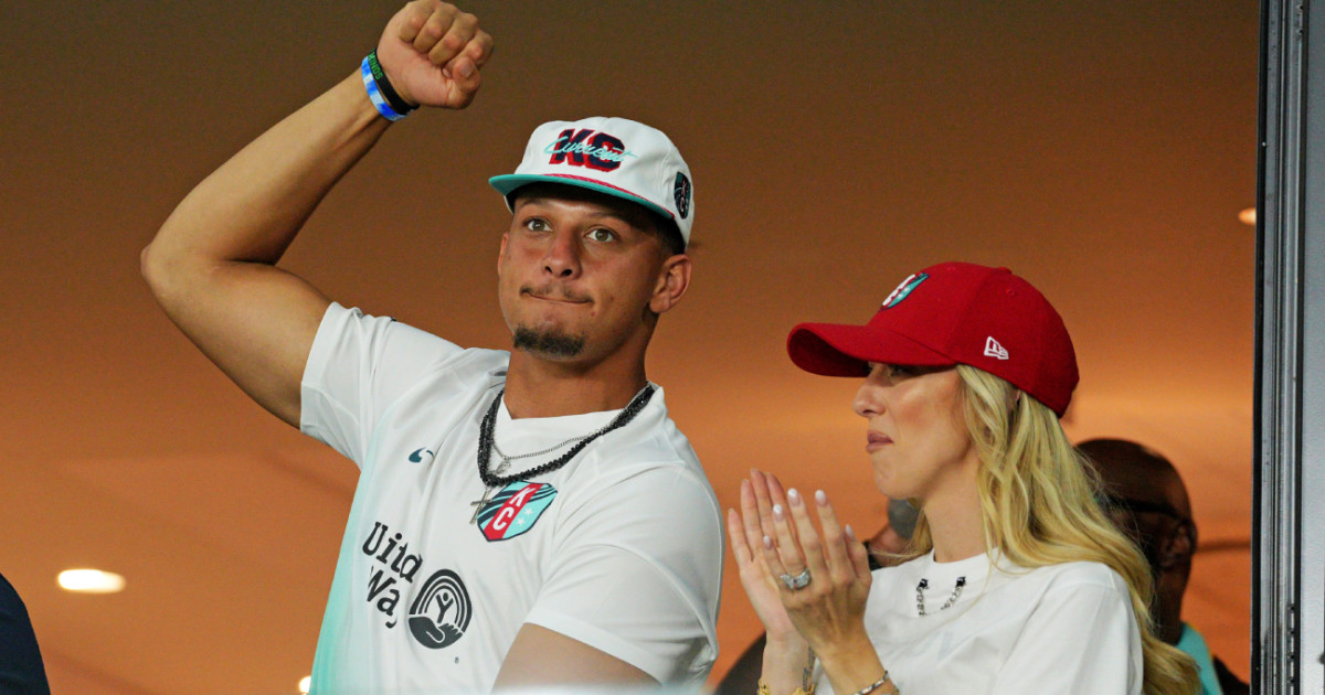 Patrick Mahomes&#39; Family Makes Public Appearance After Chiefs&#39; Loss