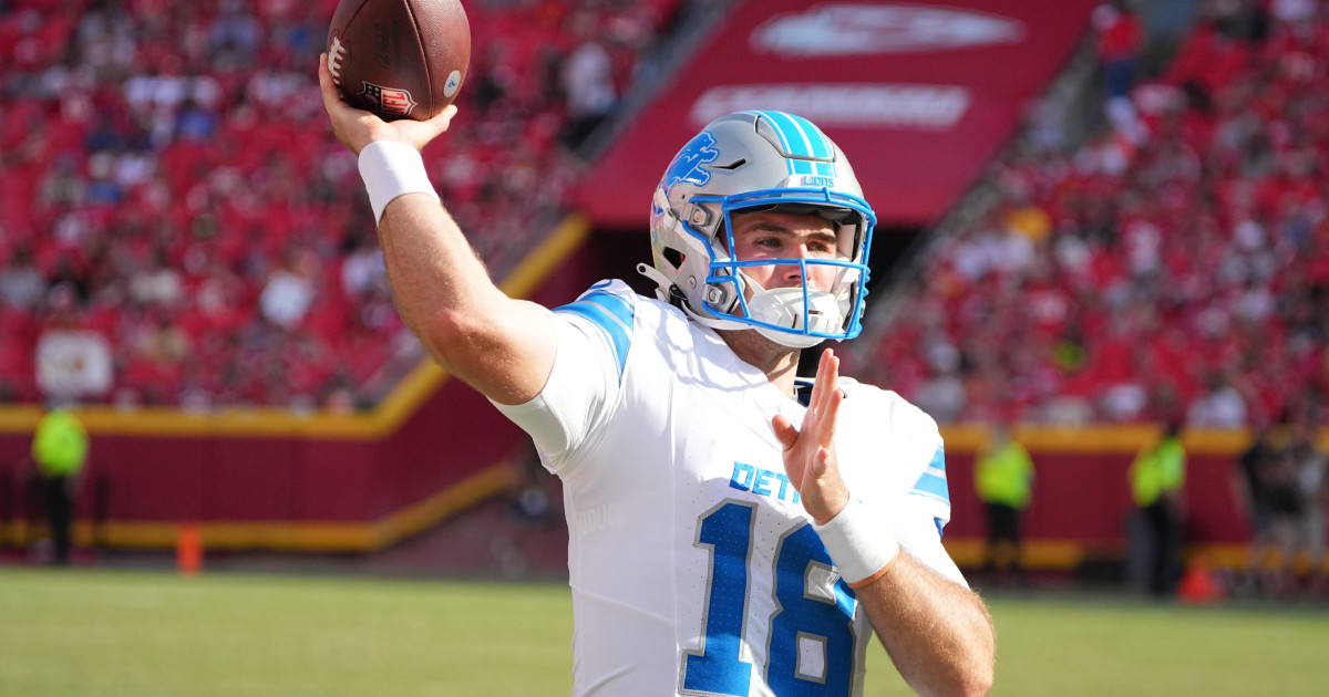 Former Georgia QB’s New Career Goes Viral On Social Media - Athlon Sports