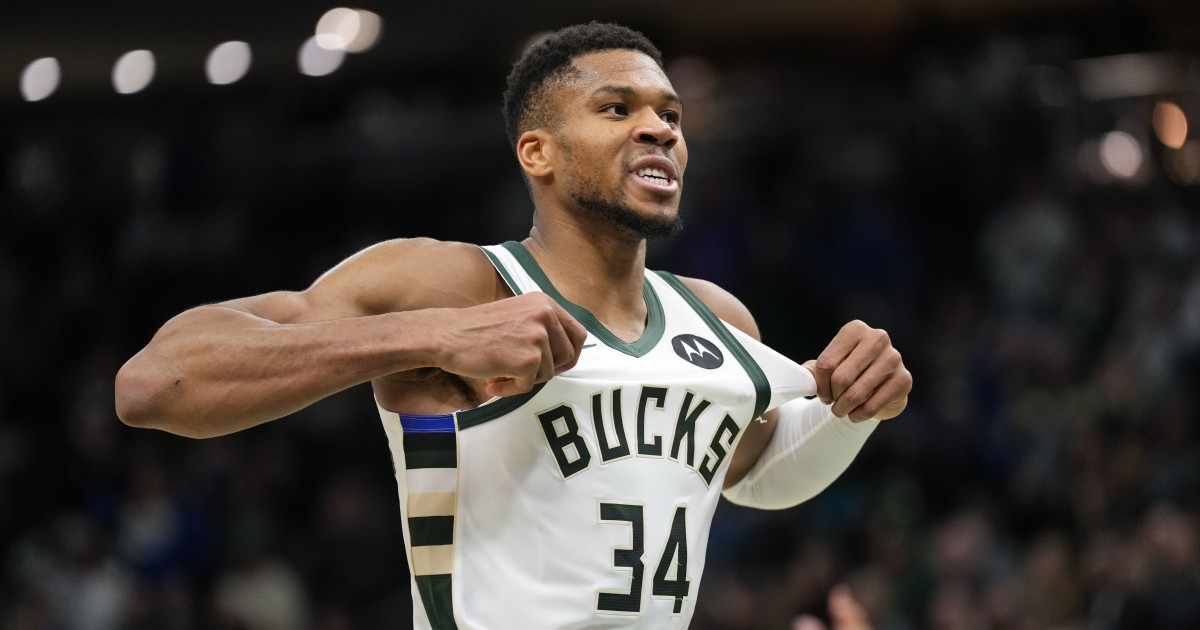 Knicks Predicted to Land Giannis Antetokounmpo in Blockbuster 3-Team Trade With Bucks, Nets - Athlon Sports