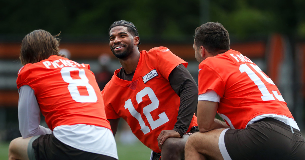 Browns Offer Telling Update on Kenny Pickett Injury, Impact on QB Competition - Athlon Sports