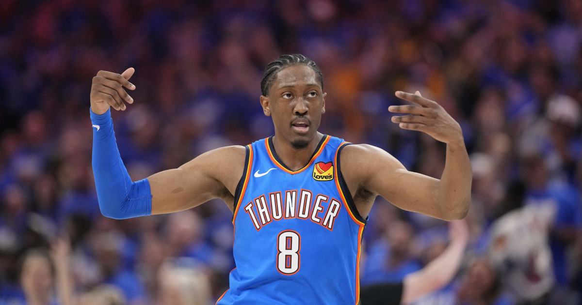 Thunder's Jalen Williams Honors Kobe Bryant by Recreating Iconic Photo - Athlon Sports