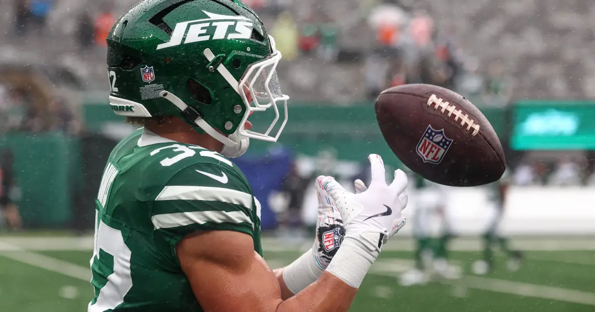 Jets vs. Packers Preview: Aaron Glenn Scouts ‘Valuable Weapon’ Isaiah Davis - Athlon Sports