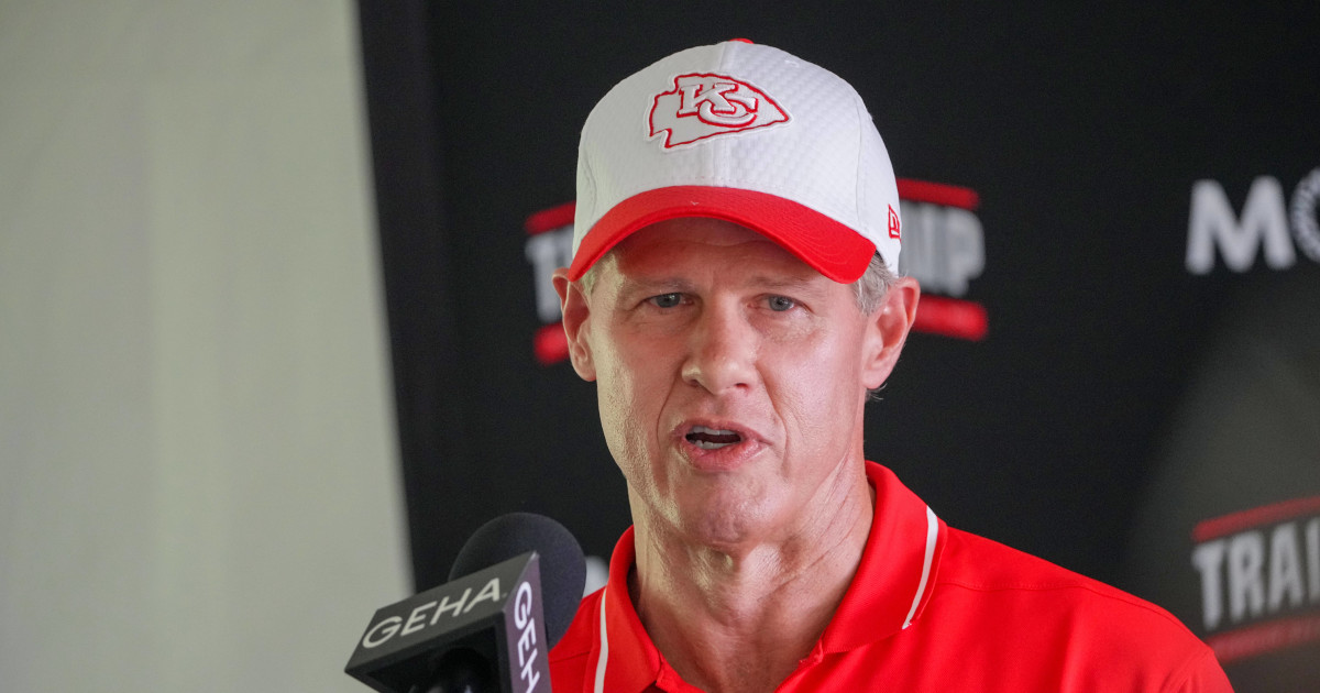 Chiefs Owner Sends Strong Message to Players Before 2025 Season - Athlon Sports