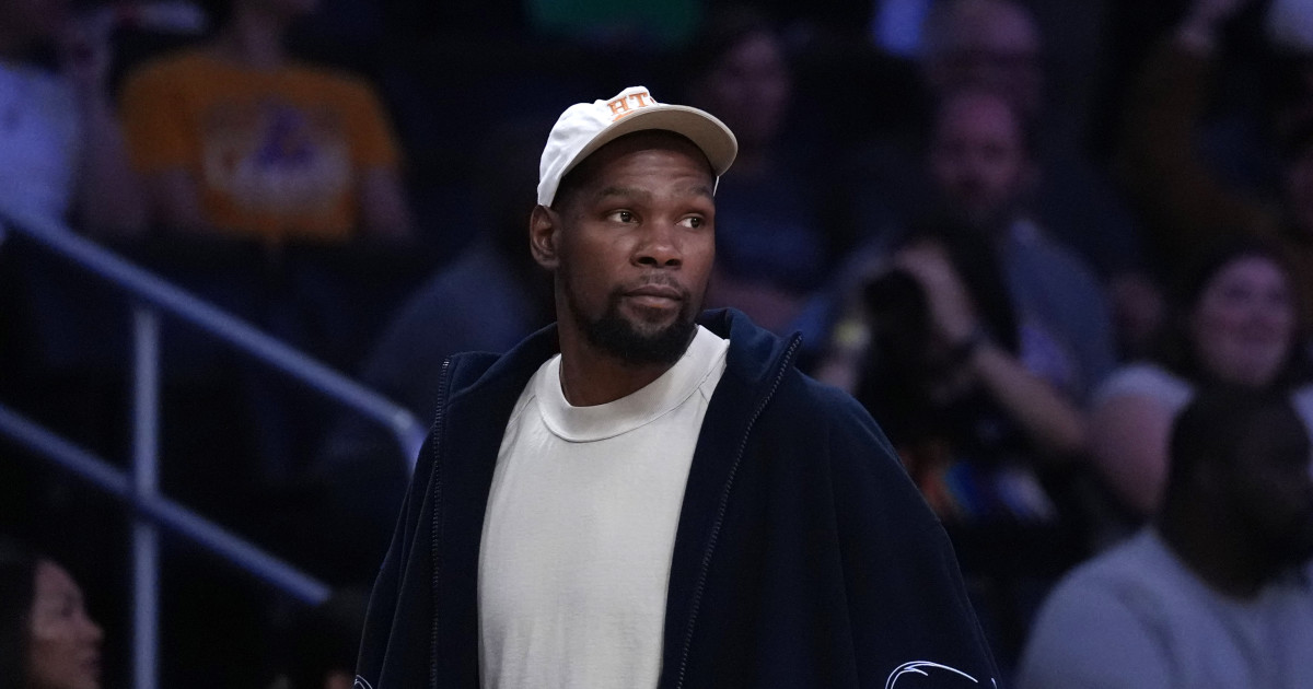 Photo of Liz Cambage and Kevin Durant Draws Attention - Athlon Sports