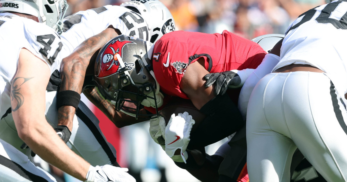 Rachaad White Hurt; Buccaneers Hit By Injury Bug vs. Titans - Athlon Sports