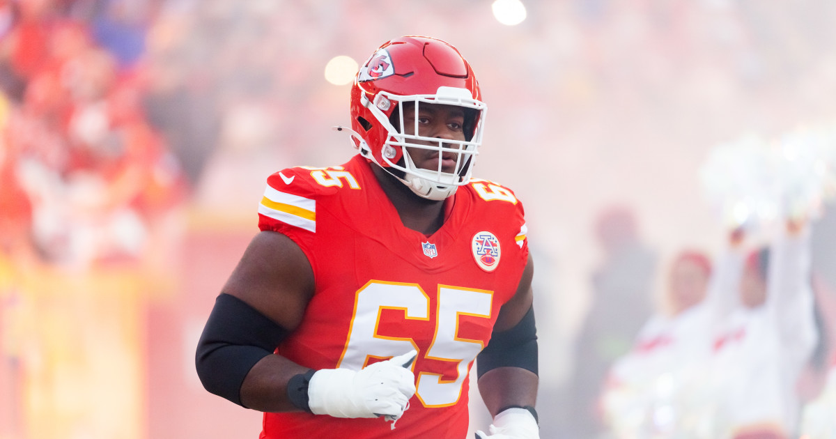“Lost My Mom When I Was 15”: Chiefs Star Gets Emotional After Signing Historic Contract - Athlon Sports