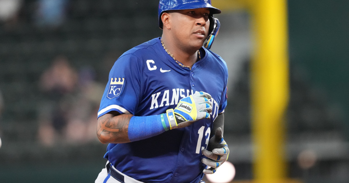 Royals Announce Salvador Perez News After Leaving Braves Game - Athlon Sports