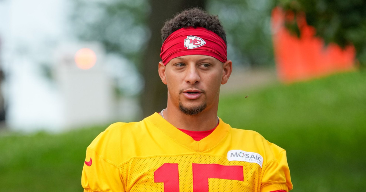 Chiefs Treating Patrick Mahomes Differently After Super Bowl Collapse
