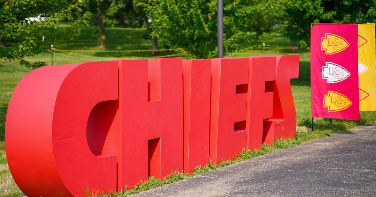 Chiefs Player Suffers Scare at Training Camp - Athlon Sports