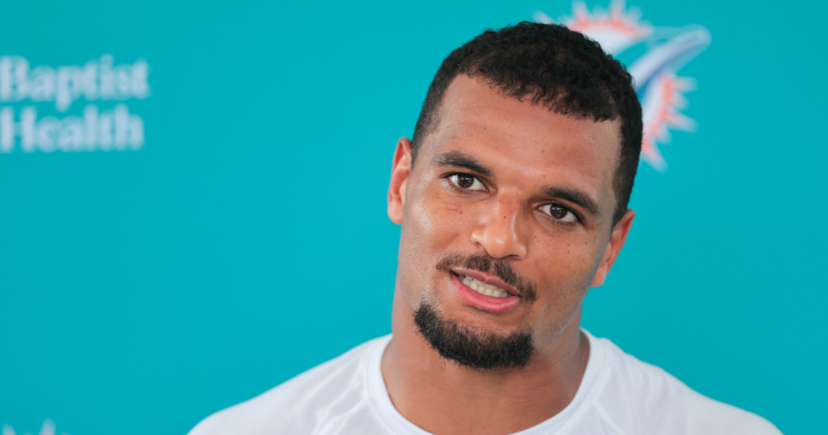 Dolphins React With Maturity to Multiple Scuffles at Joint Practice, Including Mike McDaniel - Athlon Sports
