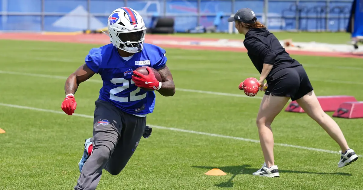 Bills RBs James Cook and Ray Davis Steal The Show In Preseason Opener vs. Giants - Athlon Sports