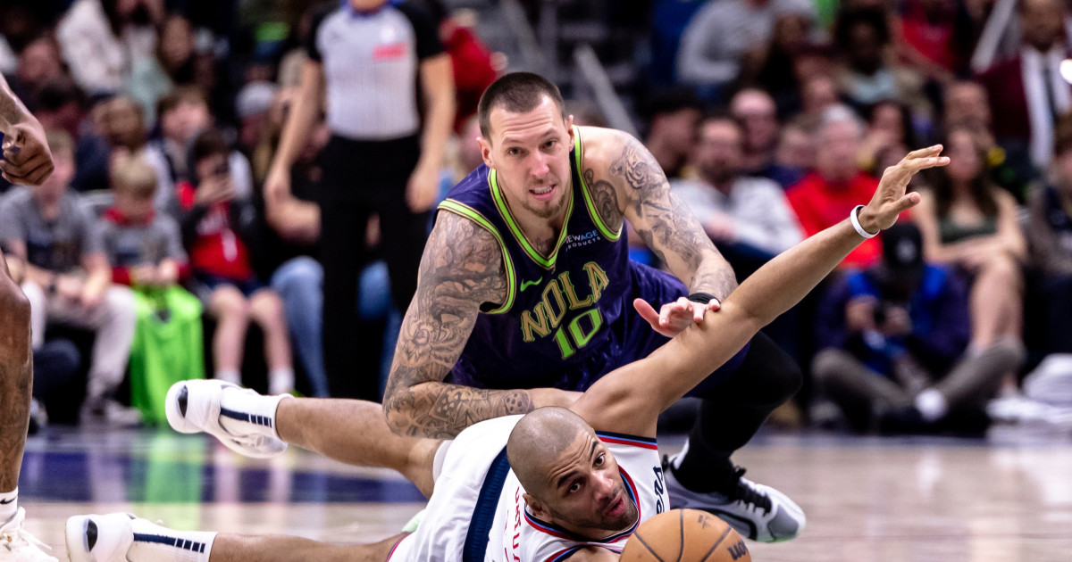 Veteran Big Man Turned Down Knicks Offer to Sign in Europe - Athlon Sports