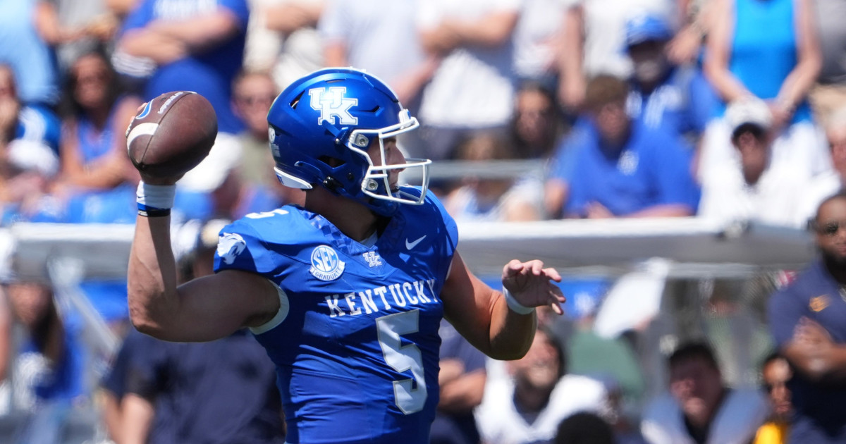 Mark Stoops Stands by Kentucky QB Zach Calzada After 'Frustrating' Win Over Toledo