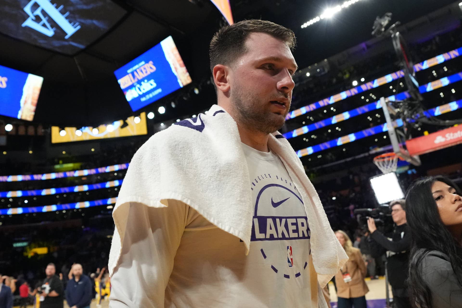 Luka Doncic wird vorgeworfen, nach dem Vorfall mit LeBron James geweint zu ...