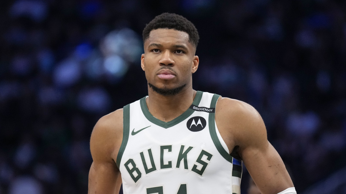 Blockbuster NBA Trade Idea Sends Giannis Antetokounmpo To