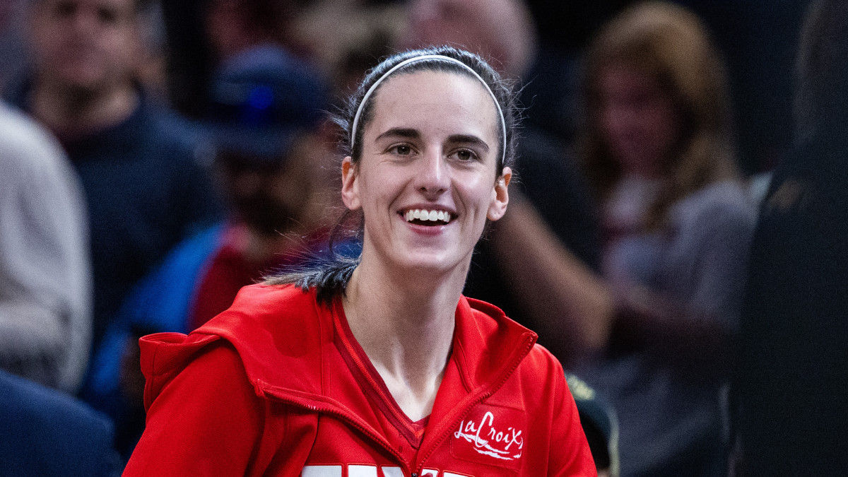 Caitlin Clark's Pregame Gesture for Fans Turns Heads - Athlon Sports