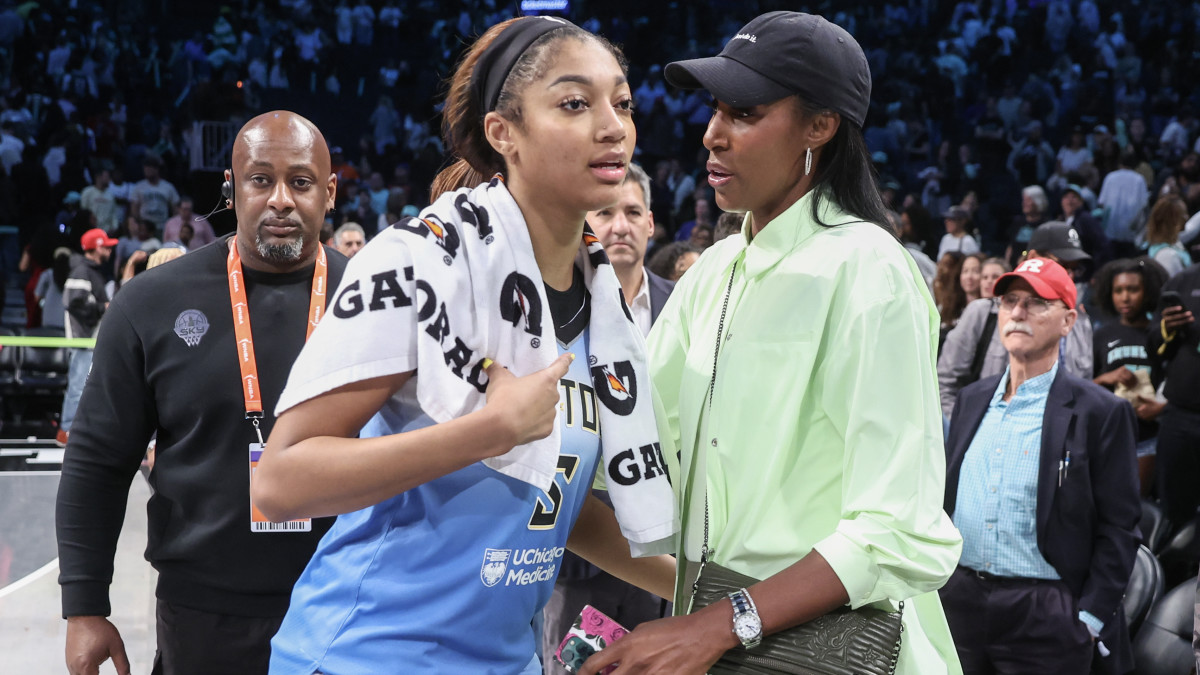 WNBA Legend Lisa Leslie Sends Message to Chicago Sky Star Angel Reese - Athlon Sports