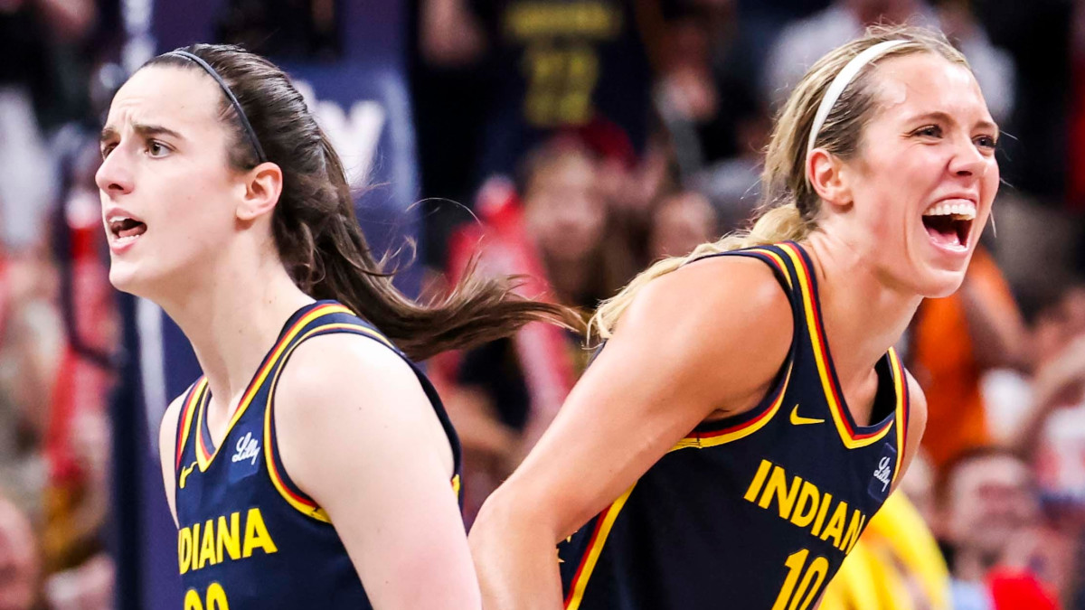 Video cho thấy phản ứng tức thời của Caitlin Clark và Lexie Hull sau chiến thắng tại Fever - Athlon Sports