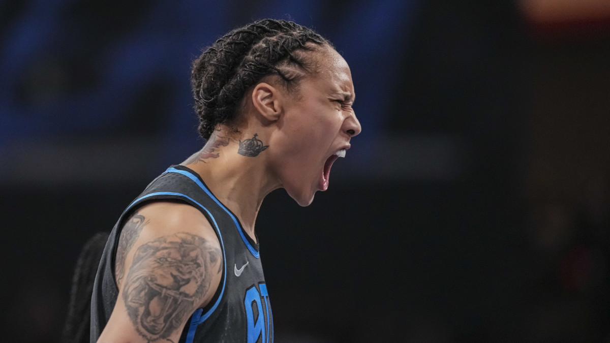 Brittney Griner Had Something to Say Before Facing Caitlin Clark, Indiana  Fever - Athlon Sports