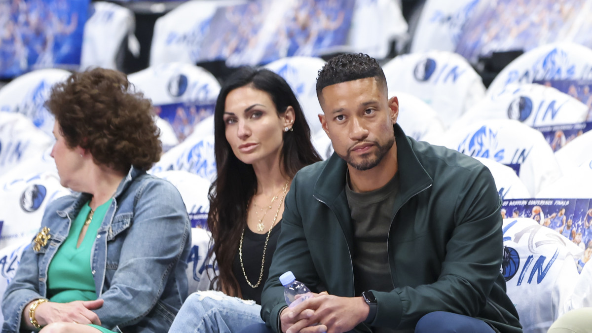 Notre Dame's Marcus Freeman Sends Strong Message on Wife Joanna Freeman -  Athlon Sports