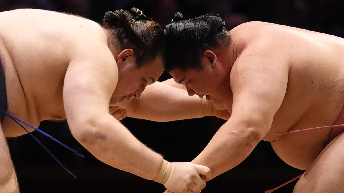 Aonishiki's Viral Sumo Slam Stuns Fans at London's Royal Albert