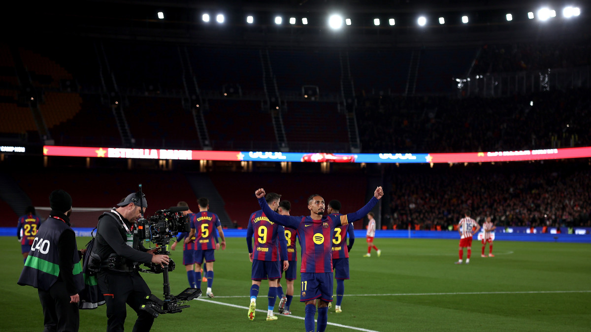 바르셀로나 선수들이 경기 전 몸을 푸는 모습