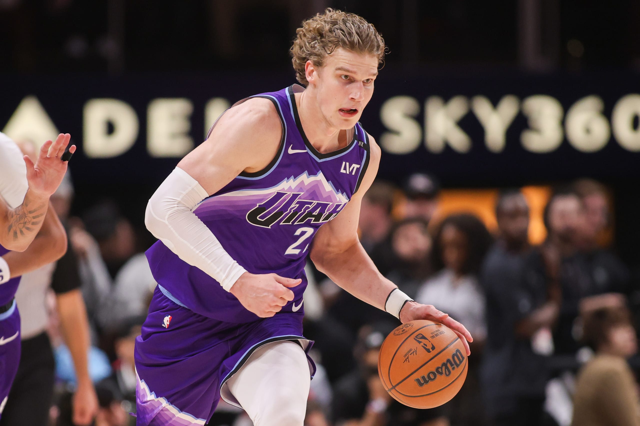 Utah Jazz forward Lauri Markkanen (23)