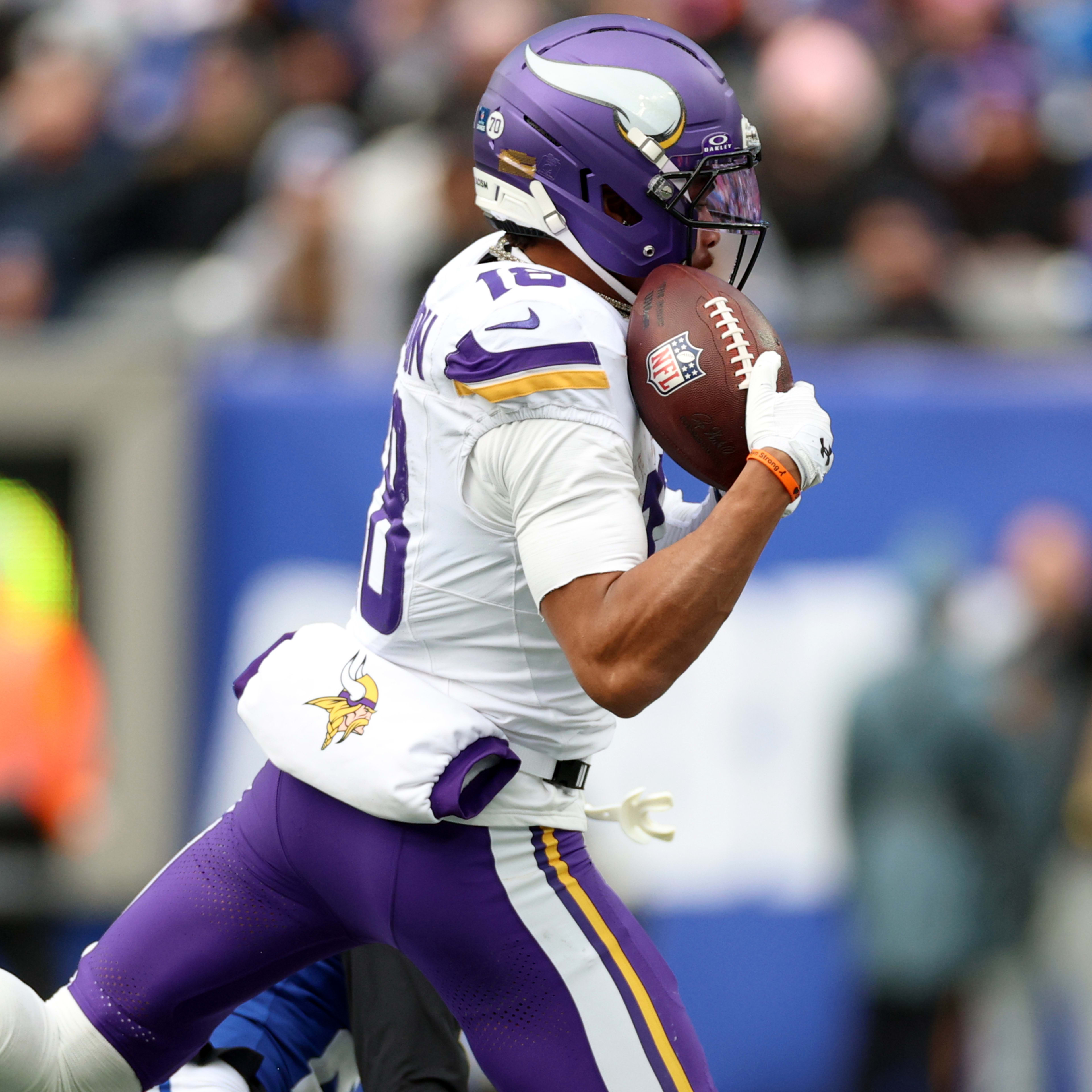 Best Christmas Day Player Prop Bets, Latest Odds for Lions at Vikings in Week 17