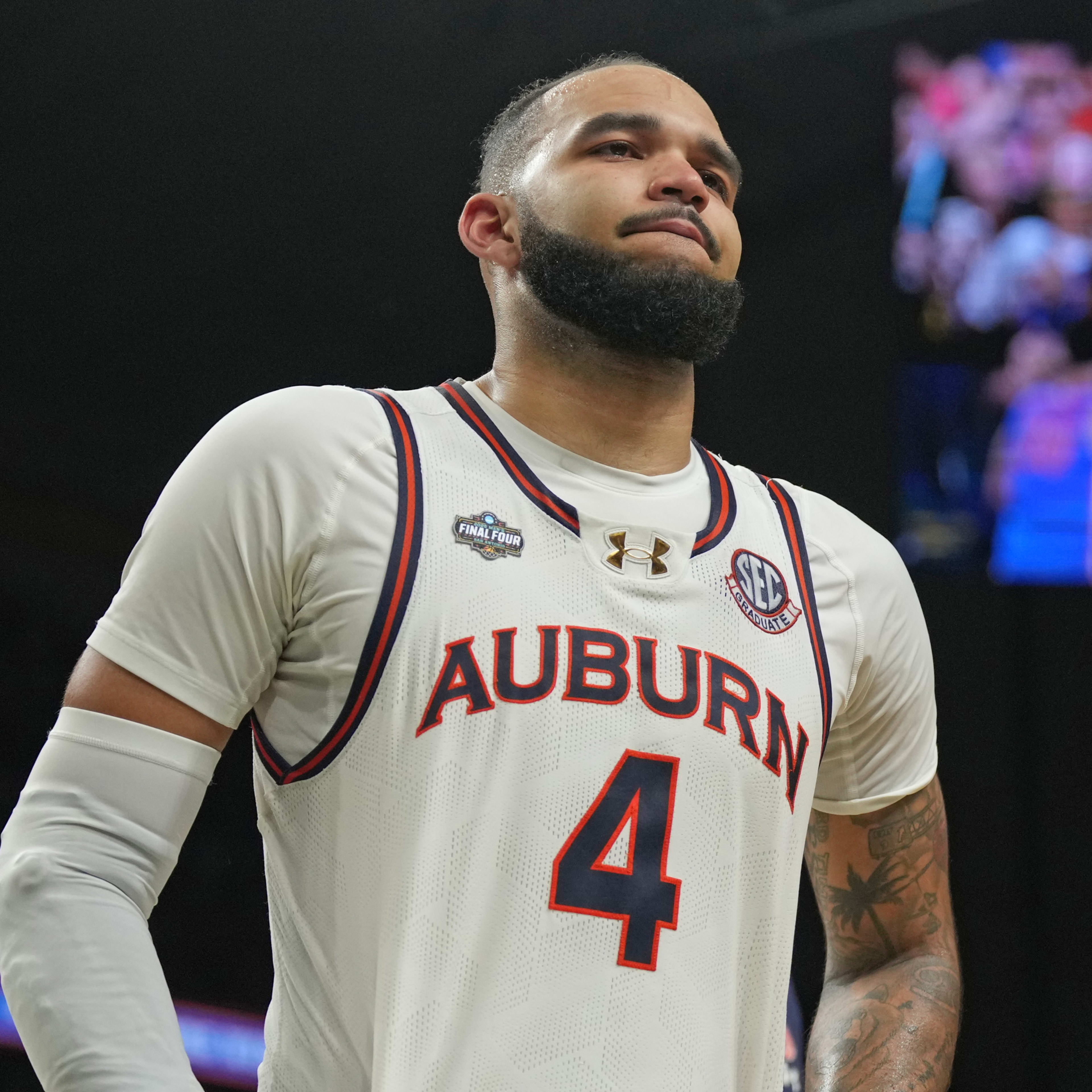 Auburn Tigers forward Johni Broome (4).