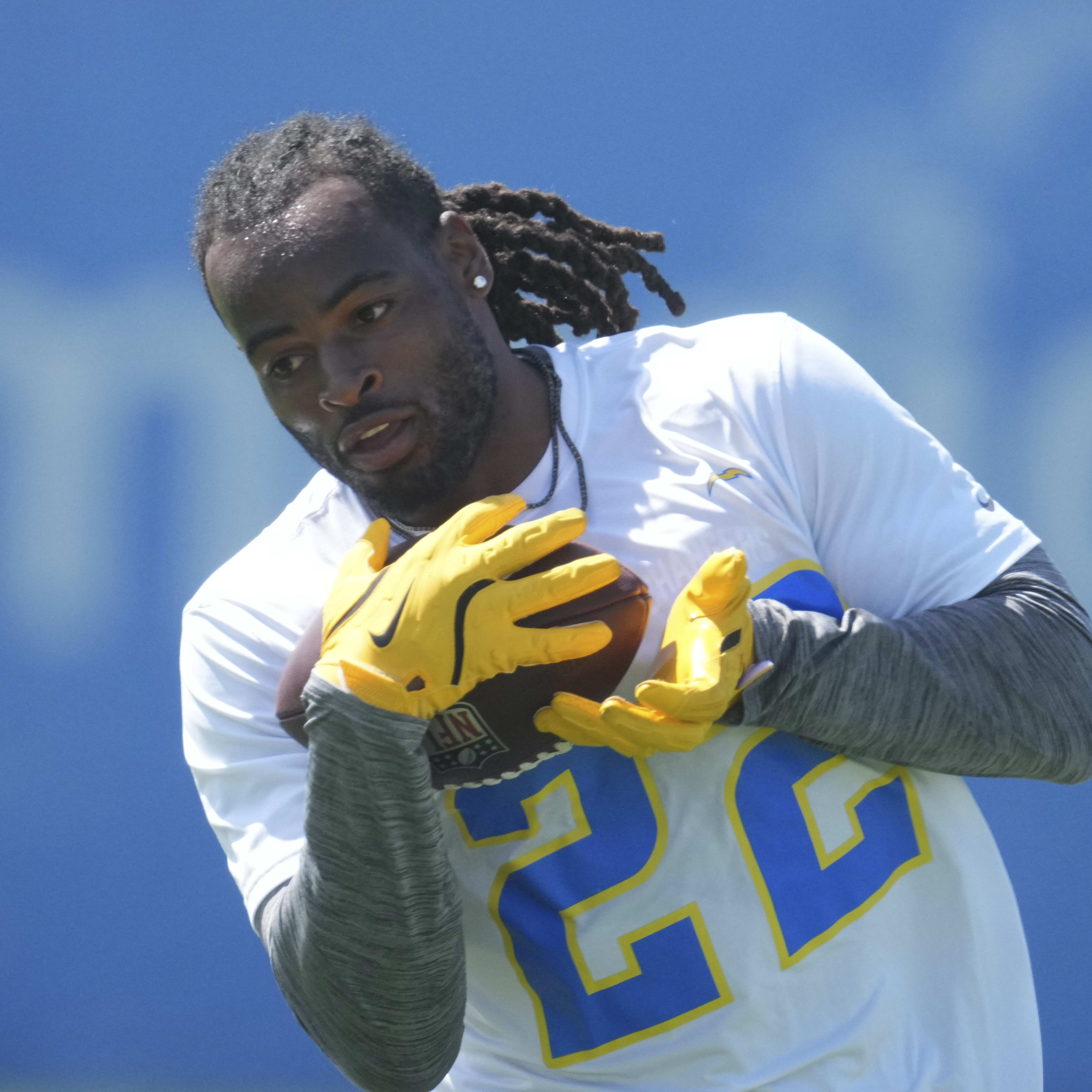Los Angeles Chargers running back Najee Harris (22).