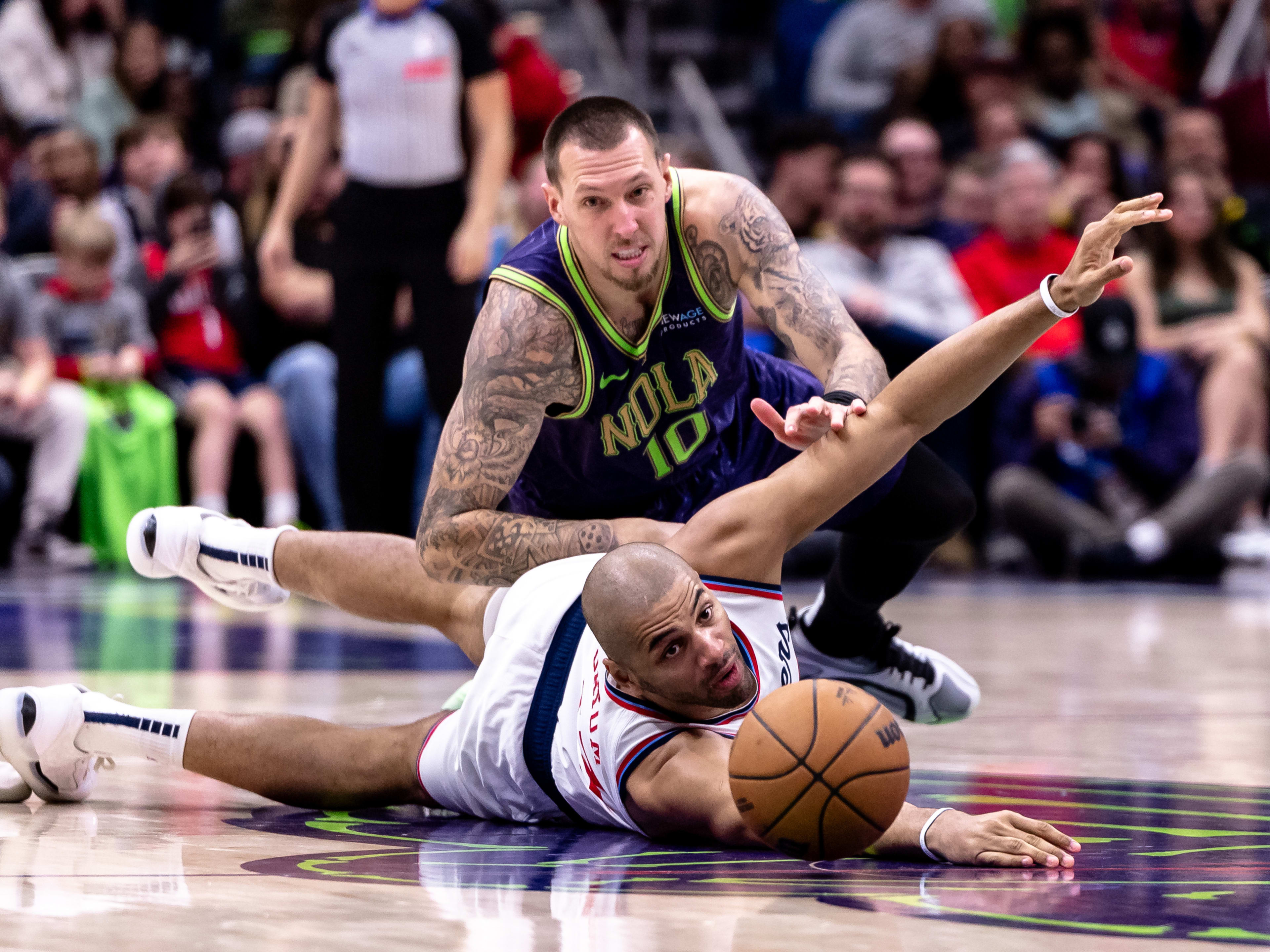 daniel theis sneakers