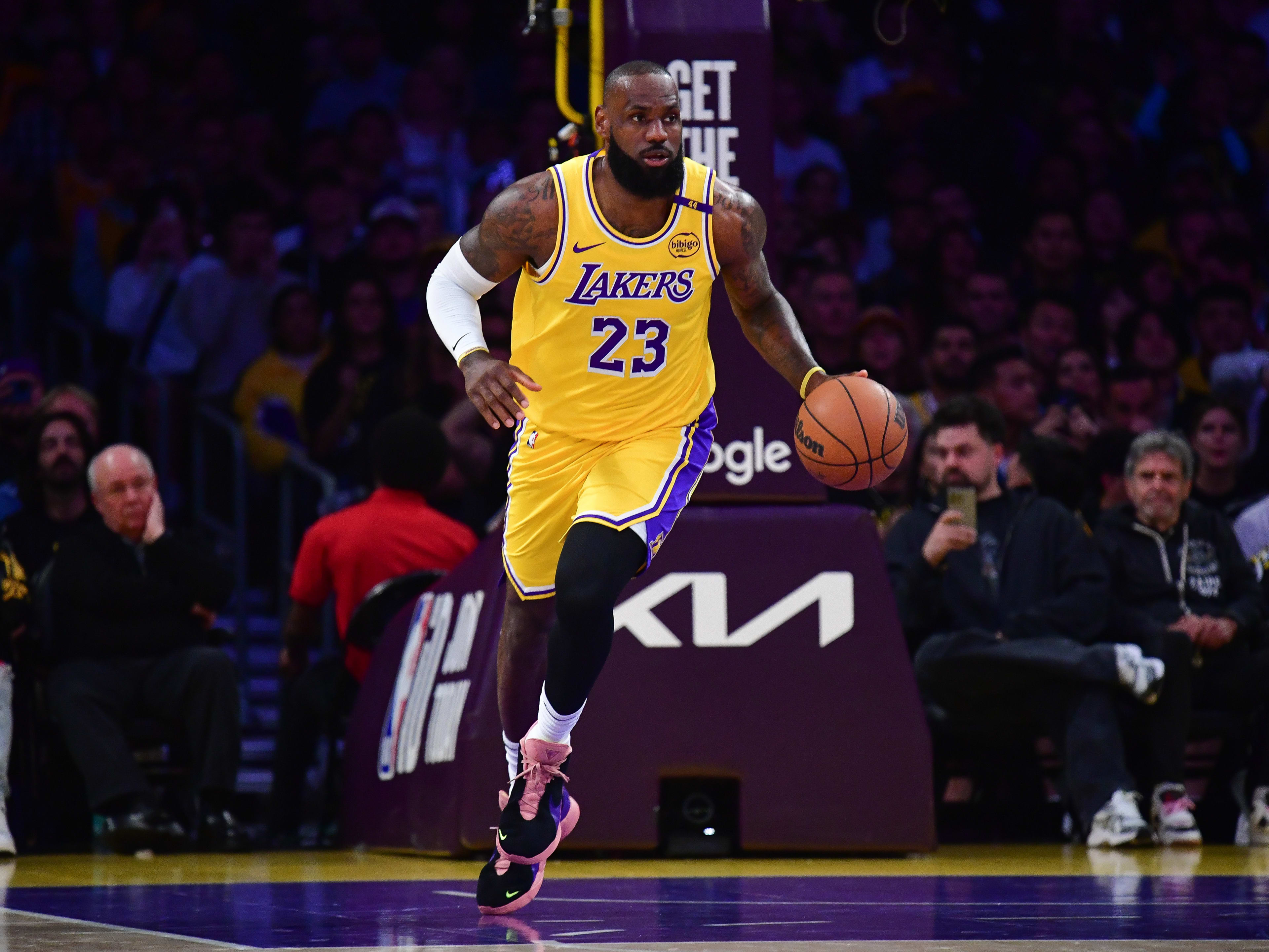 Lakers' LeBron James 'Had Eyes' for Rival West Franchise Before Picking Up  Option - Athlon Sports
