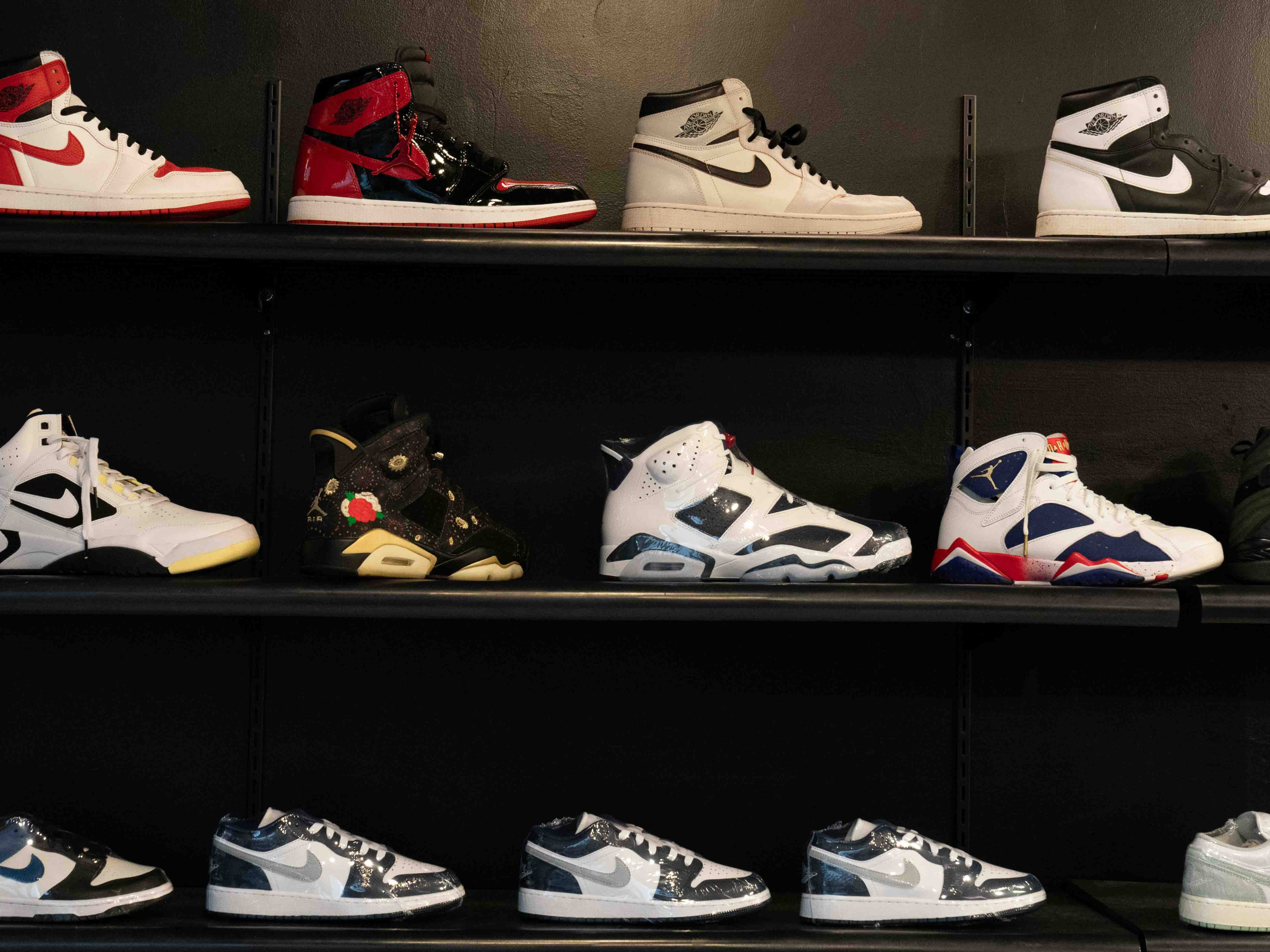 shoes in foot locker jordans